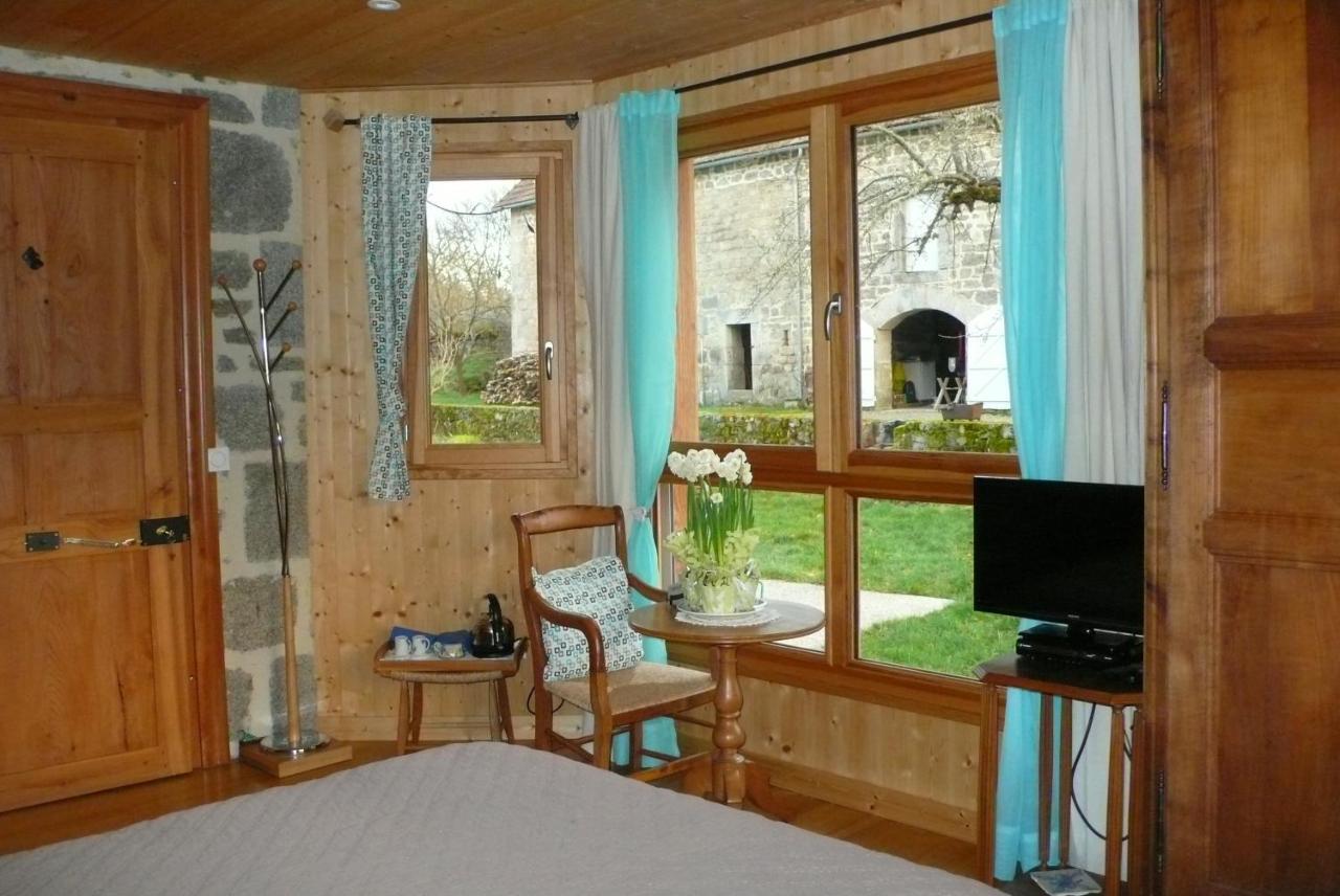 Chez Geppetto Bed & Breakfast Saint-Georges-Nigremont Exterior photo